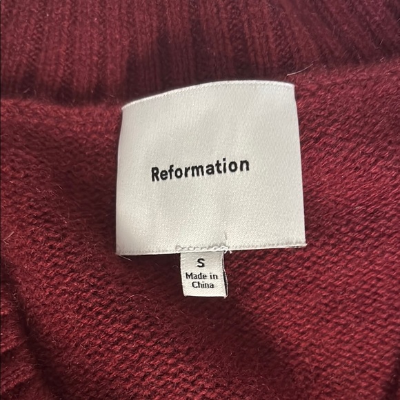 Reformation Jadey Cashmere Oversized V-neck Sweater - Picture 6 of 6